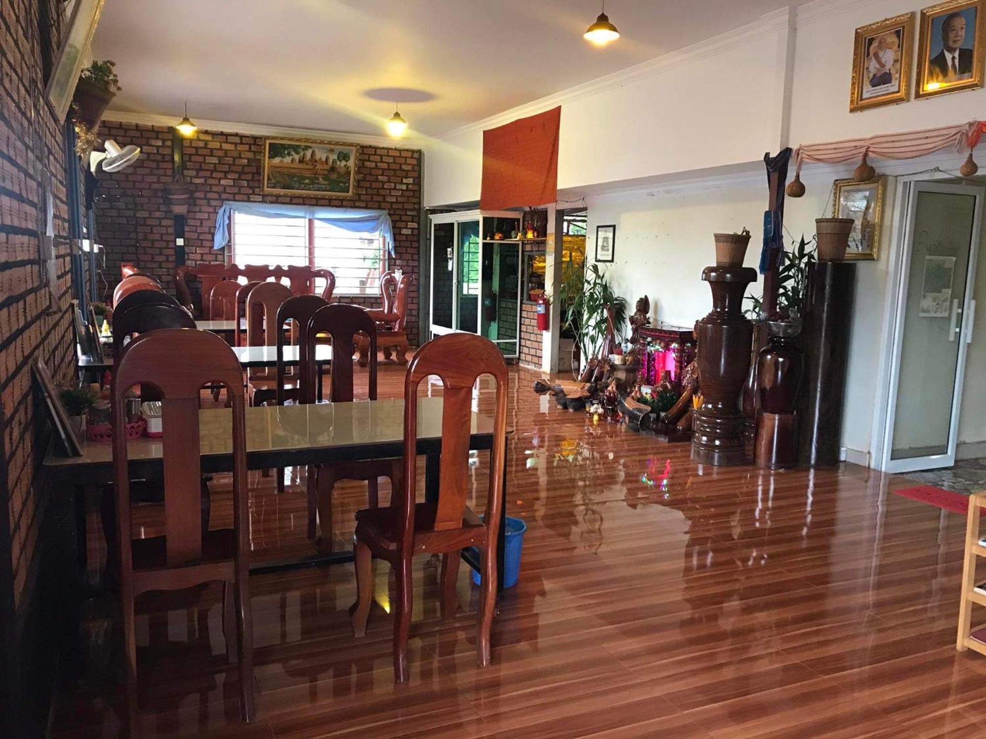 Manel Guesthouse And Restaurant Сен Монуром Екстериор снимка