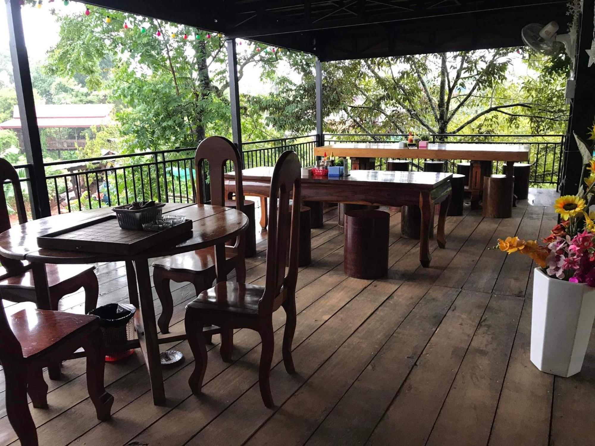 Manel Guesthouse And Restaurant Сен Монуром Екстериор снимка