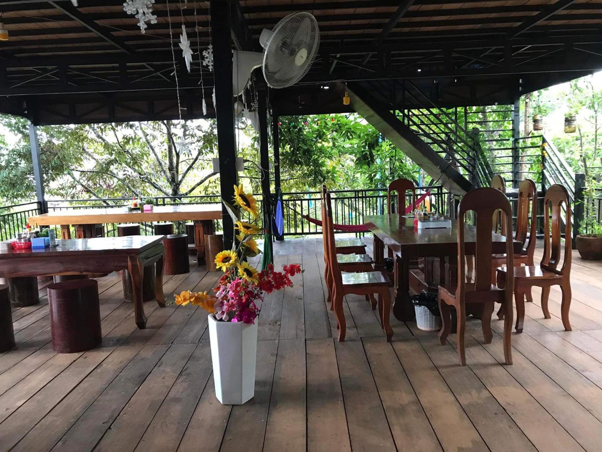 Manel Guesthouse And Restaurant Сен Монуром Екстериор снимка