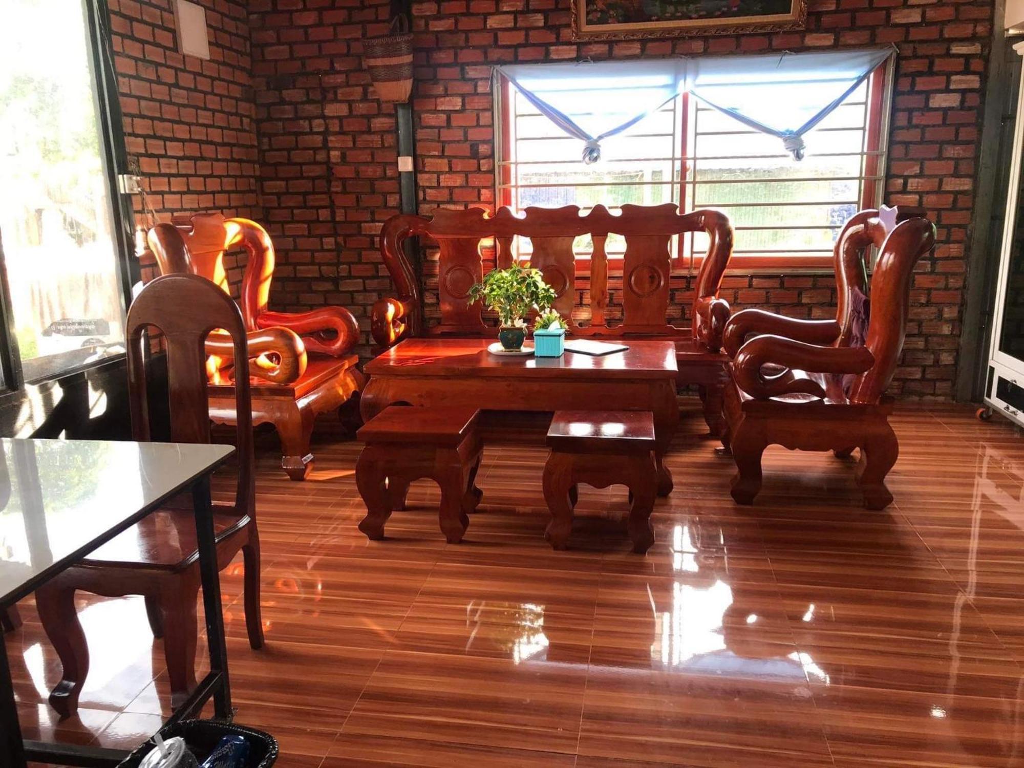 Manel Guesthouse And Restaurant Сен Монуром Екстериор снимка