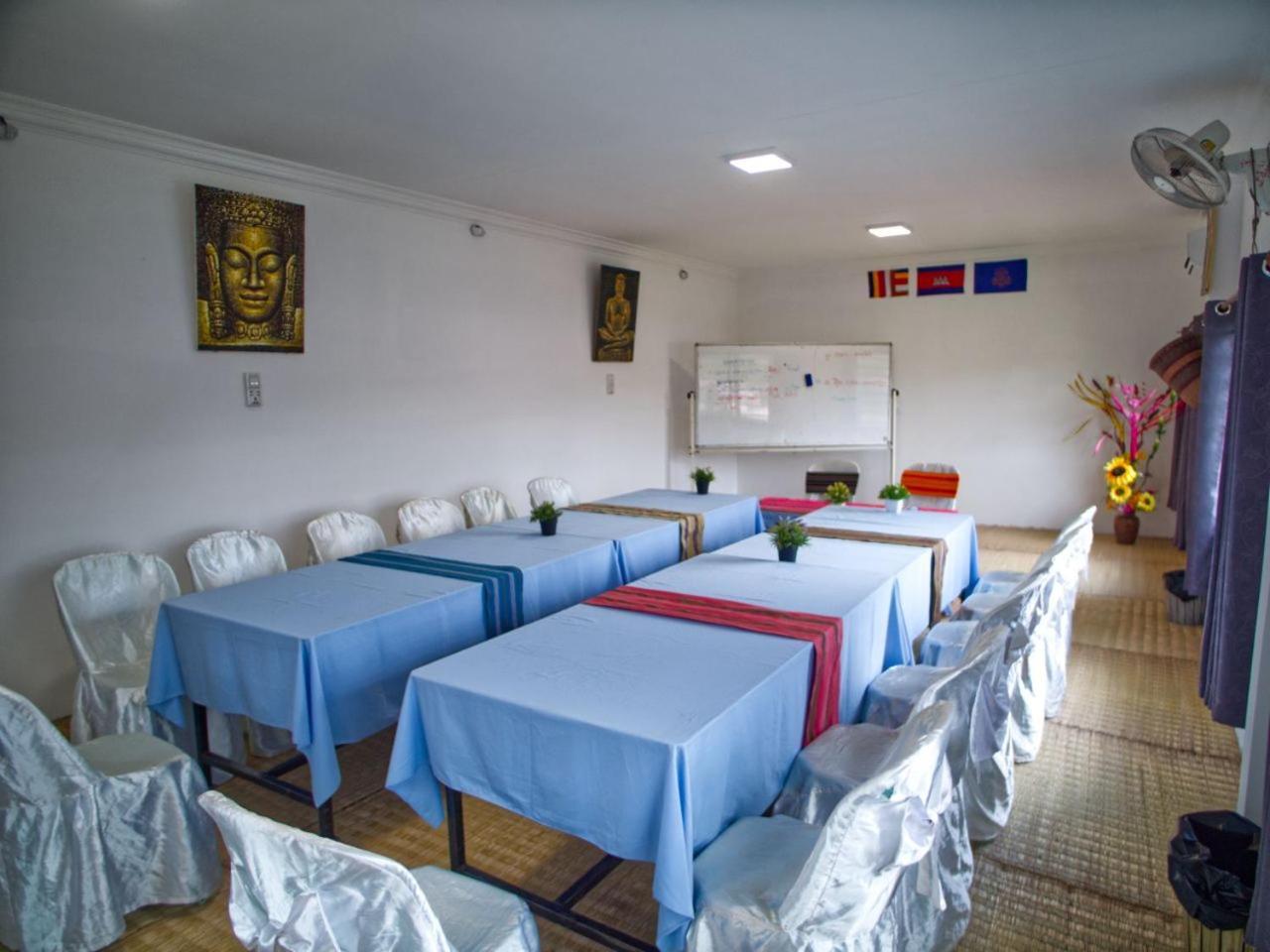Manel Guesthouse And Restaurant Сен Монуром Екстериор снимка