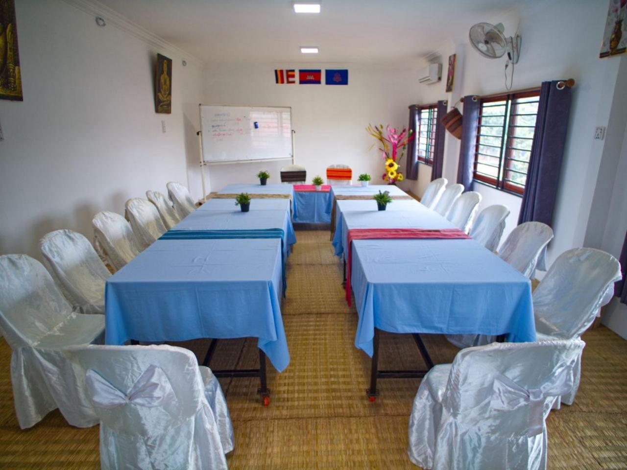 Manel Guesthouse And Restaurant Сен Монуром Екстериор снимка