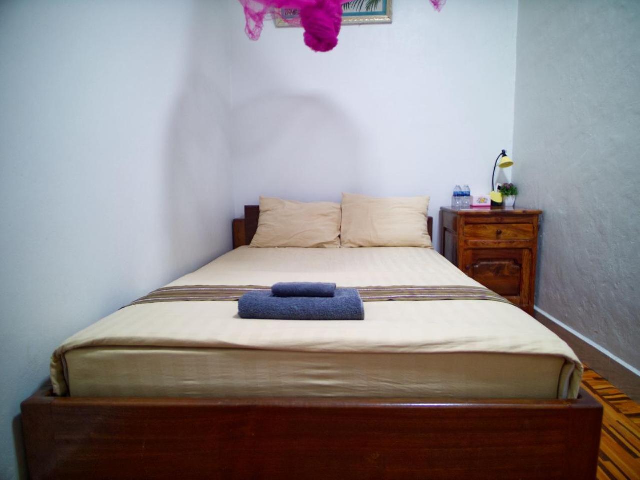 Manel Guesthouse And Restaurant Сен Монуром Екстериор снимка