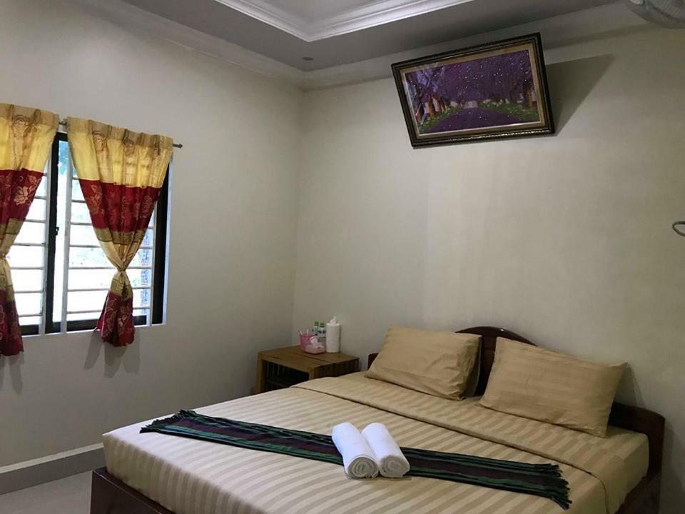 Manel Guesthouse And Restaurant Сен Монуром Екстериор снимка