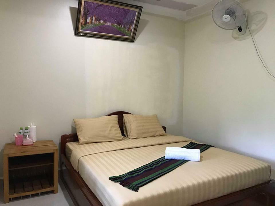 Manel Guesthouse And Restaurant Сен Монуром Екстериор снимка