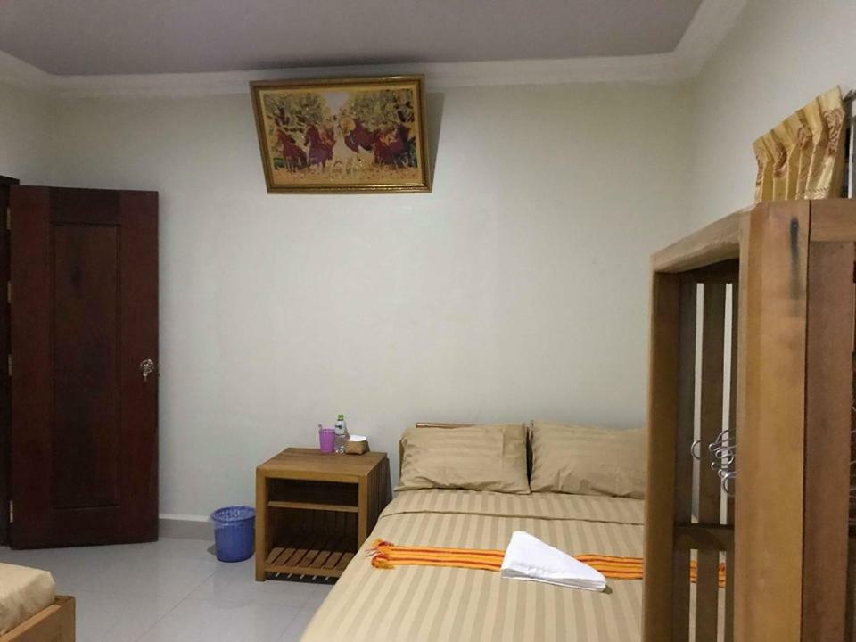 Manel Guesthouse And Restaurant Сен Монуром Екстериор снимка