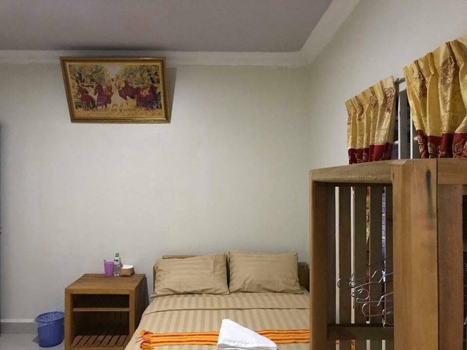 Manel Guesthouse And Restaurant Сен Монуром Екстериор снимка