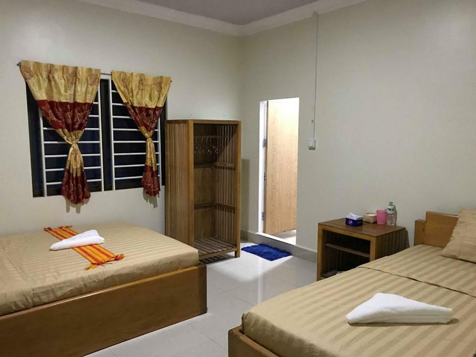 Manel Guesthouse And Restaurant Сен Монуром Екстериор снимка