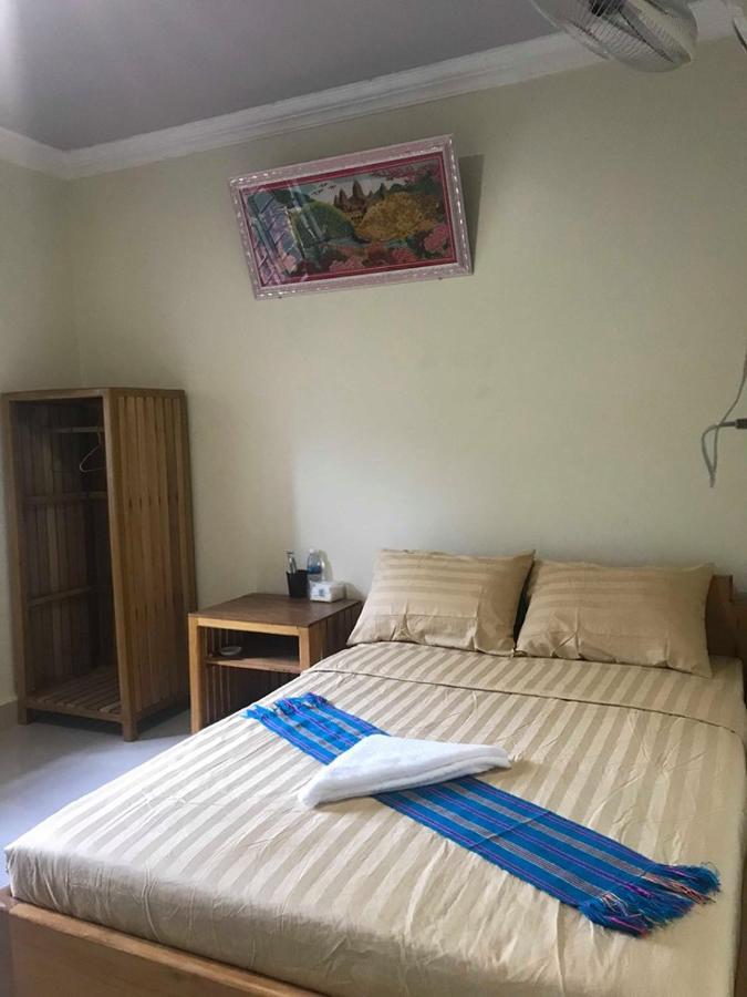 Manel Guesthouse And Restaurant Сен Монуром Екстериор снимка