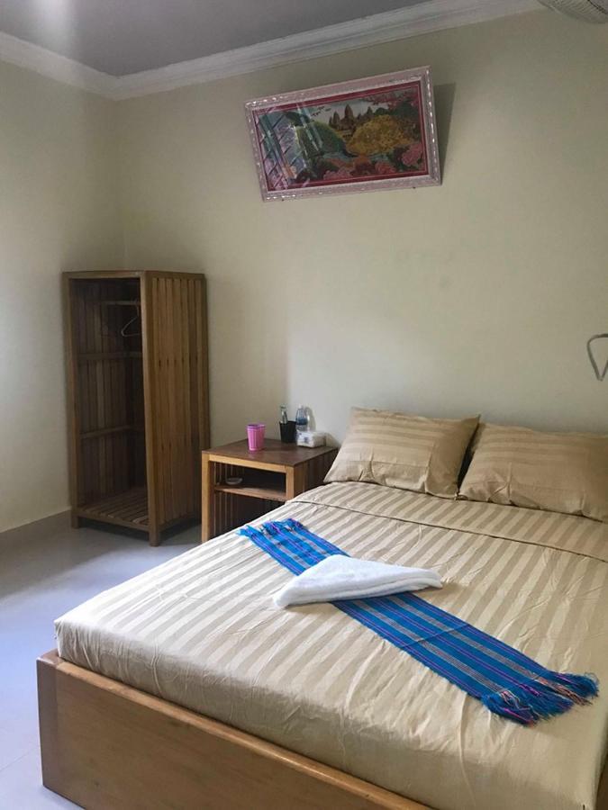 Manel Guesthouse And Restaurant Сен Монуром Екстериор снимка